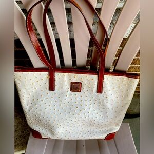 NWOT DOONEY AND BURKE WHITE OSTRICH PEBBLED LEATHER